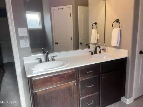 Bath - 35 Shady Lane Cv, Hernando, MS 38632 photo 1 of 11