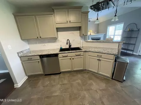 Kitchen - 35 Shady Lane Cv, Hernando, MS 38632 photo 3 of 8