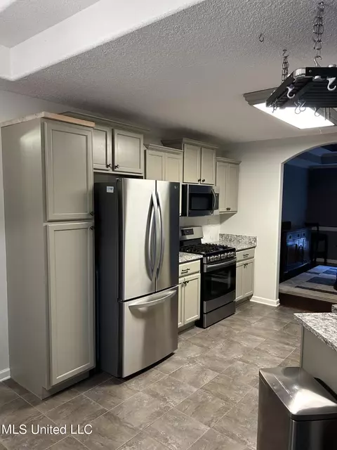 Kitchen - 35 Shady Lane Cv, Hernando, MS 38632 photo 6 of 8