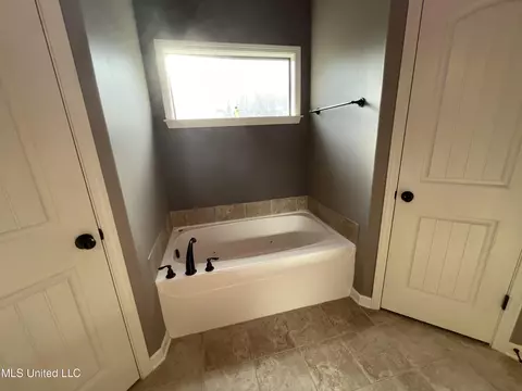 Bath - 35 Shady Lane Cv, Hernando, MS 38632 photo 5 of 11