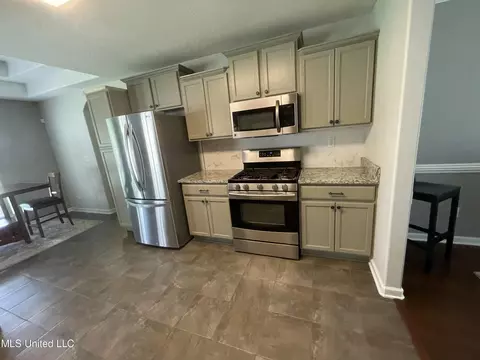 Kitchen - 35 Shady Lane Cv, Hernando, MS 38632 photo 4 of 8
