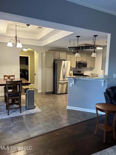 Dining - 35 Shady Lane Cv, Hernando, MS 38632 photo 2 of 2