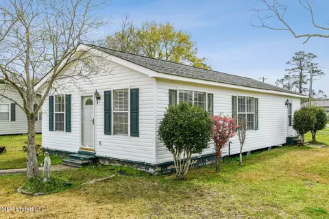 434 Old Spanish Trl, Waveland, MS 39576