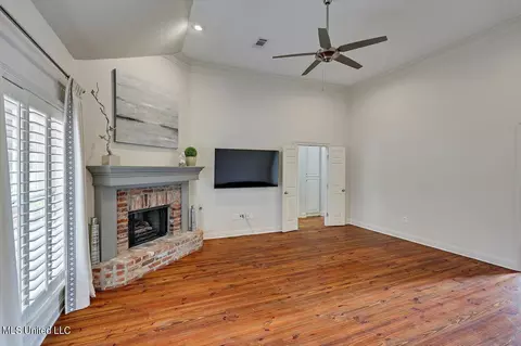 Living - 266 Lighthouse Ln, Brandon, MS 39047 photo 3 of 3