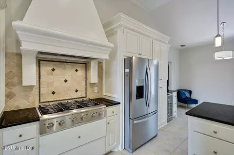 Kitchen - 266 Lighthouse Ln, Brandon, MS 39047 photo 5 of 6