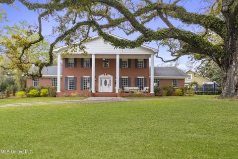 612 Cleveland Ave, Ocean Springs, MS 39564