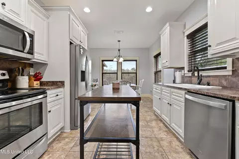 Kitchen - 131 Partins Rd, Lucedale, MS 39452 photo 2 of 2