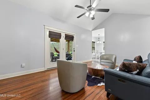 Living - 131 Partins Rd, Lucedale, MS 39452 photo 2 of 4