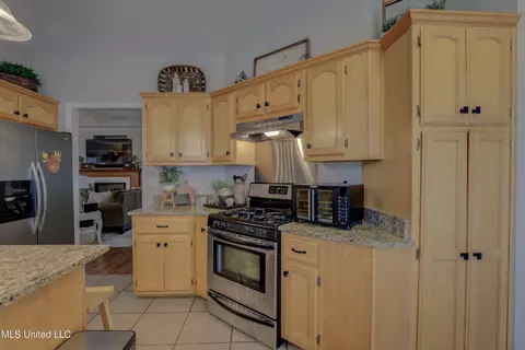 Kitchen - 2265 Jaybird Rd, Hernando, MS 38632 photo 3 of 4