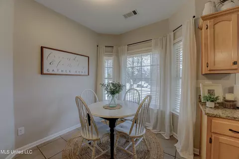 Dining - 2265 Jaybird Rd, Hernando, MS 38632 photo 4 of 4