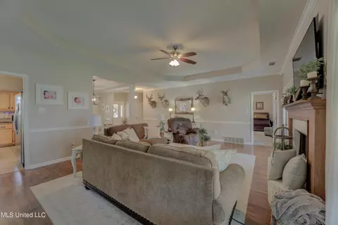 Living - 2265 Jaybird Rd, Hernando, MS 38632 photo 1 of 3