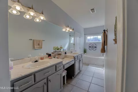 Bath - 2265 Jaybird Rd, Hernando, MS 38632 photo 1 of 4