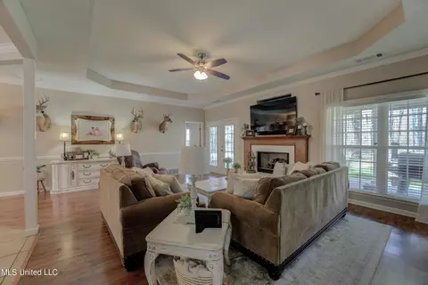 Living - 2265 Jaybird Rd, Hernando, MS 38632 photo 3 of 3
