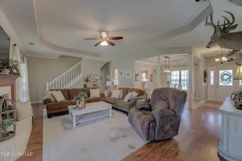 Living - 2265 Jaybird Rd, Hernando, MS 38632 photo 2 of 3