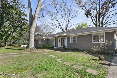 Exterior - 957 Meadow Heights Dr, Jackson, MS 39206 photo 2 of 10