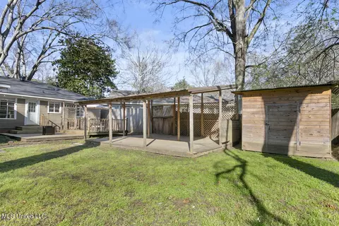 Exterior - 957 Meadow Heights Dr, Jackson, MS 39206 photo 7 of 10