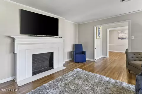 Living - 957 Meadow Heights Dr, Jackson, MS 39206 photo 2 of 2