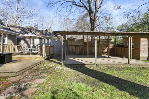Exterior - 957 Meadow Heights Dr, Jackson, MS 39206 photo 6 of 10