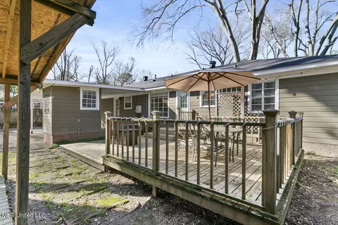 Exterior - 957 Meadow Heights Dr, Jackson, MS 39206 photo 10 of 10