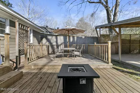 Exterior - 957 Meadow Heights Dr, Jackson, MS 39206 photo 5 of 10