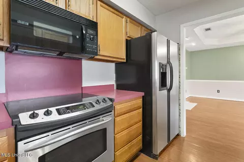 Kitchen - 2095 Fox Hill Ln, Byram, MS 39272 photo 2 of 2