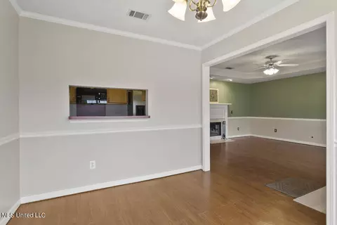 Living - 2095 Fox Hill Ln, Byram, MS 39272 photo 4 of 4