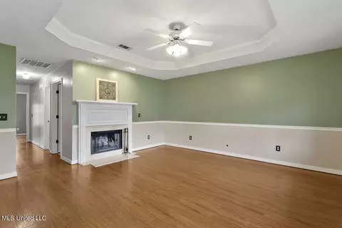 Living - 2095 Fox Hill Ln, Byram, MS 39272 photo 1 of 4