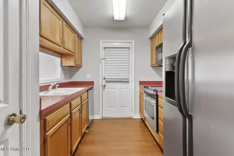 Kitchen - 2095 Fox Hill Ln, Byram, MS 39272 photo 1 of 2