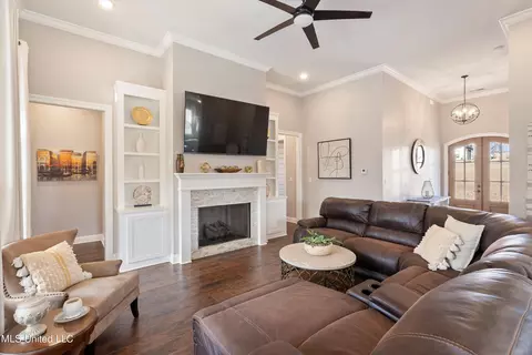 Living - 164 Oak Manor Dr, Coldwater, MS 38618 photo 1 of 4