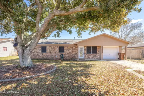 516 Vicki Dr, D'iberville, MS 39540