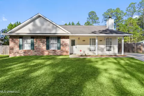 8101 Longwood Dr, Gautier, MS 39553