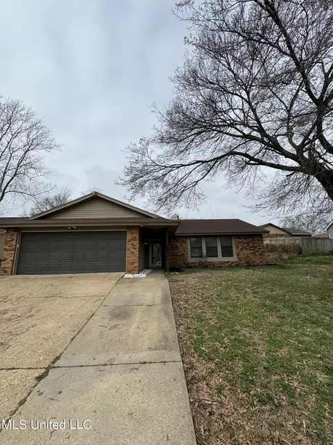 8249 W Lakeshore Dr, Southaven, MS 38671