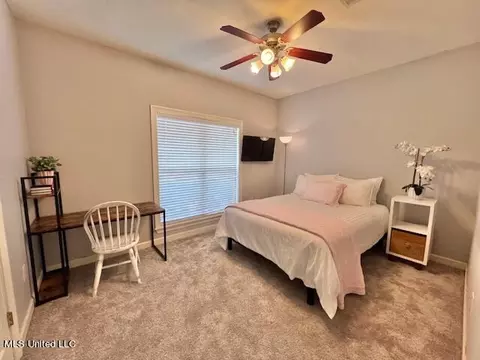 Bedroom - 217 Tudor Cir, Brandon, MS 39042 photo 5 of 6