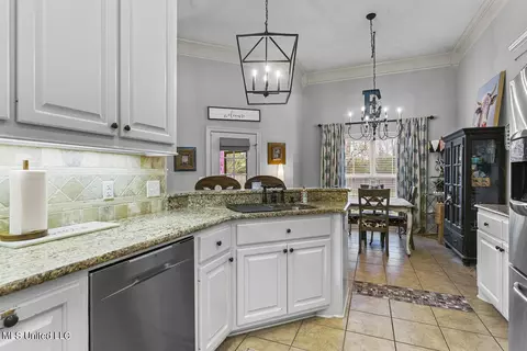 Kitchen - 419 Julee Cir, Brandon, MS 39042 photo 2 of 5