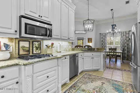 Kitchen - 419 Julee Cir, Brandon, MS 39042 photo 3 of 5