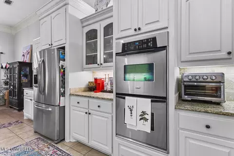 Kitchen - 419 Julee Cir, Brandon, MS 39042 photo 4 of 5