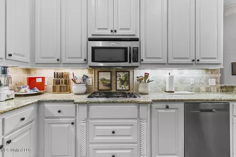 Kitchen - 419 Julee Cir, Brandon, MS 39042 photo 5 of 5