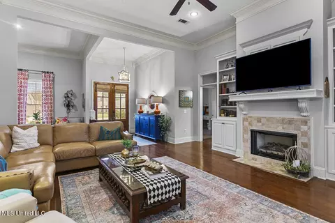 Living - 419 Julee Cir, Brandon, MS 39042 photo 6 of 6