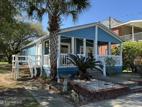 151 Pine Grove Ave, Biloxi, MS 39531