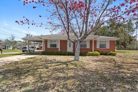 328 Menge Ave, Pass Christian, MS 39571