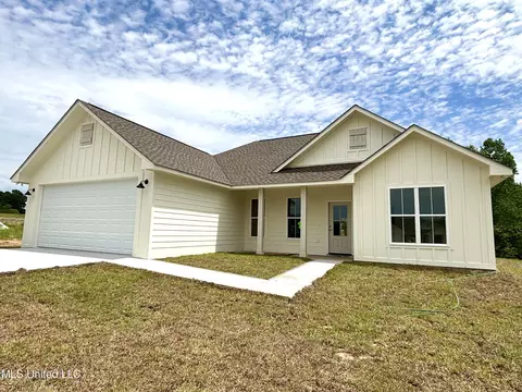 8 Governors Cir, Poplarville, MS 39470