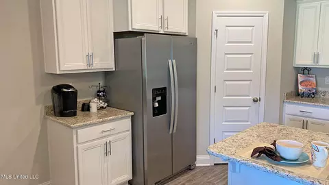 Kitchen - 17841 Kelso Dr, D'iberville, MS 39540 photo 3 of 6