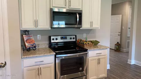 Kitchen - 17841 Kelso Dr, D'iberville, MS 39540 photo 4 of 6