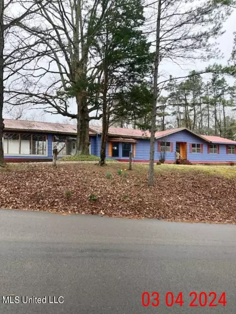 48 Collins Cir, Holly Springs, MS 38635