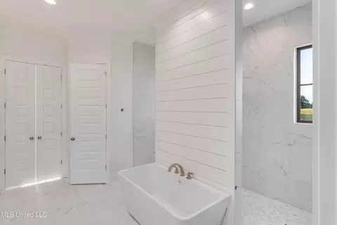 Bath - 332 Cane Creek Rd, Flora, MS 39071 photo 1 of 11