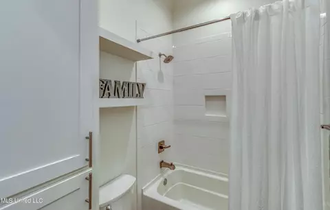 Bath - 332 Cane Creek Rd, Flora, MS 39071 photo 10 of 11