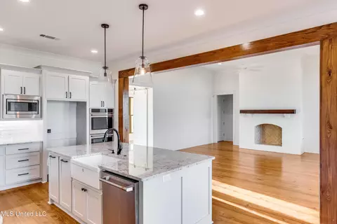Kitchen - 332 Cane Creek Rd, Flora, MS 39071 photo 3 of 5