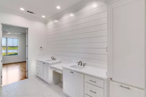 Bath - 332 Cane Creek Rd, Flora, MS 39071 photo 3 of 11