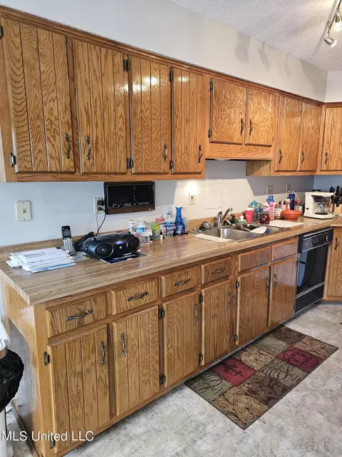 Kitchen - 6235 Stateline Rd, Walls, MS 38680 photo 1 of 3