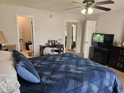 Bedroom - 6235 Stateline Rd, Walls, MS 38680 photo 3 of 6